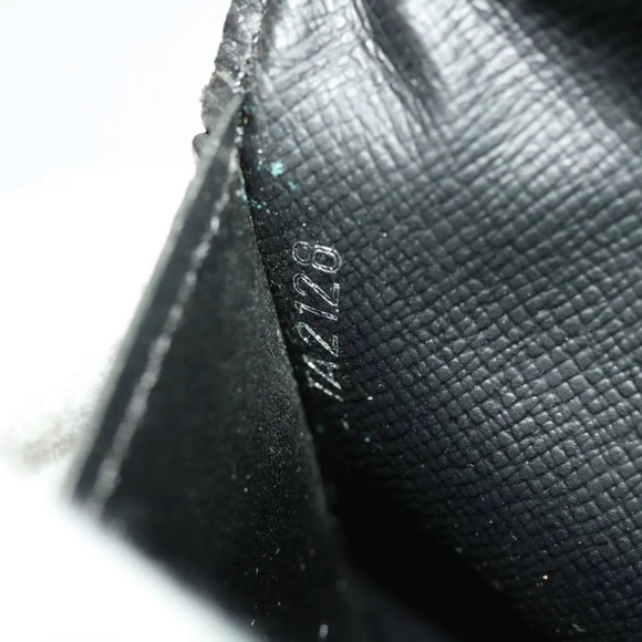 Authentic LOUIS VUITTON Epi FIFA Portefeuille Brazza Wallet Black/White - Picture 10 of 15